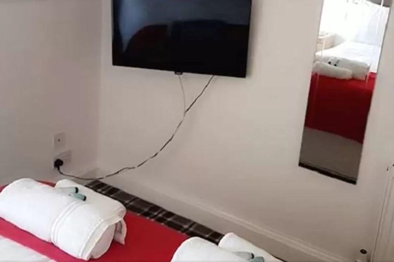 Oyo Gothenburg Hotel ダンファームリン エクステリア 写真