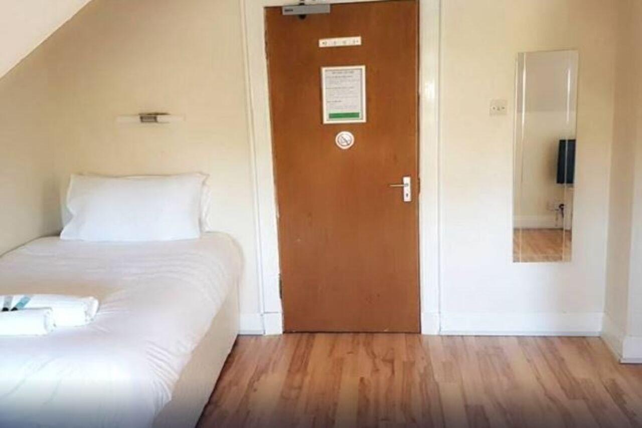Oyo Gothenburg Hotel ダンファームリン エクステリア 写真